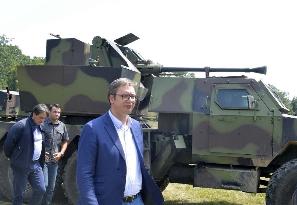 Vučić: Svako ko pomisli da bi mu Srbija bila laka meta, nek proguta KNEDLU U GRLU