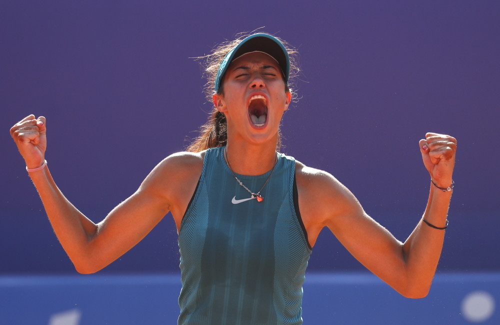 Vidi se da je Danilovićeva ćera, ovakve trojke je samo ćale davao svojevremeno! (VIDEO)