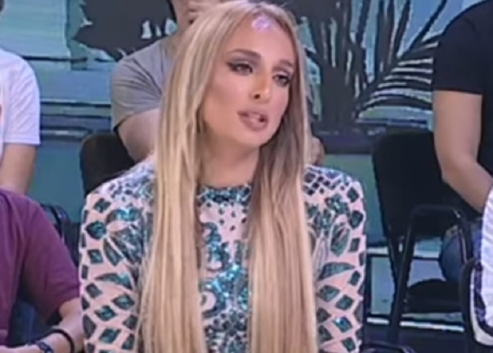 Niko nije primetio šta je radio mladić koji je sedeo iza Lune!