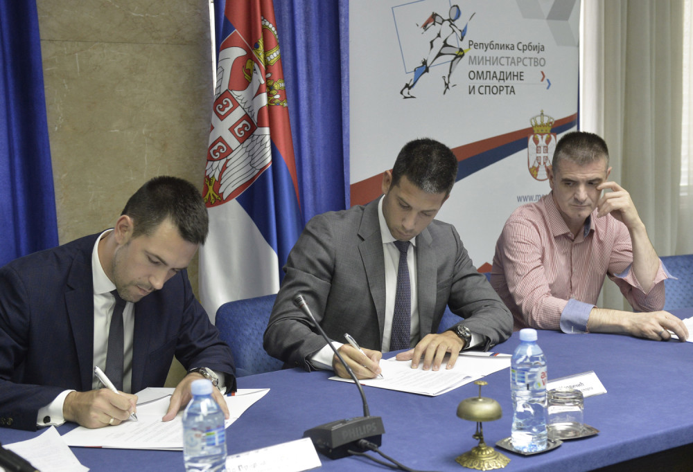 Udovičić sa predstavnicima 22 grada potpisao ugovor o razvoju OMLADINSKE lokalne politike