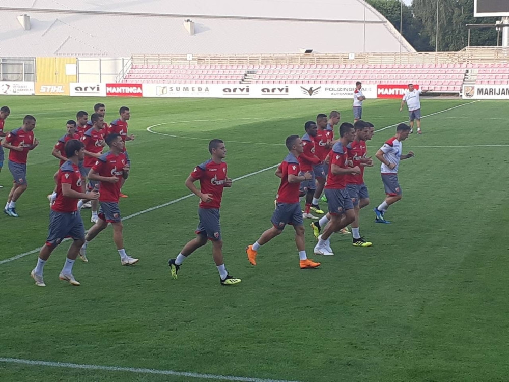 Zvezda pred Suduvu: ODRAĐEN TRENING, pas igra u prvom planu (FOTO)