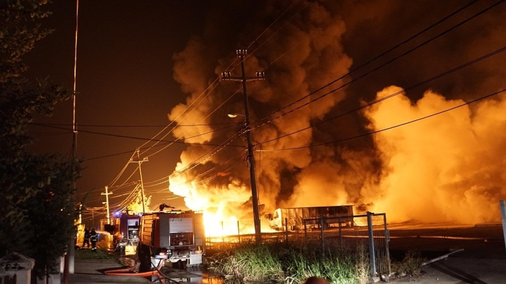 Bitnije im jagode od radnika! Terali ih da rade usred POŽARA bez ikakve zaštite (VIDEO)