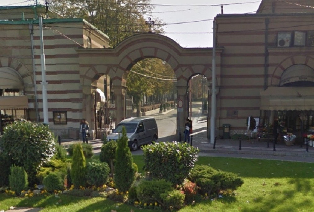 Žena (45) prekršila policijski čas, otišla na grob svog sina i nakon toga su je zatekli mrtvu!