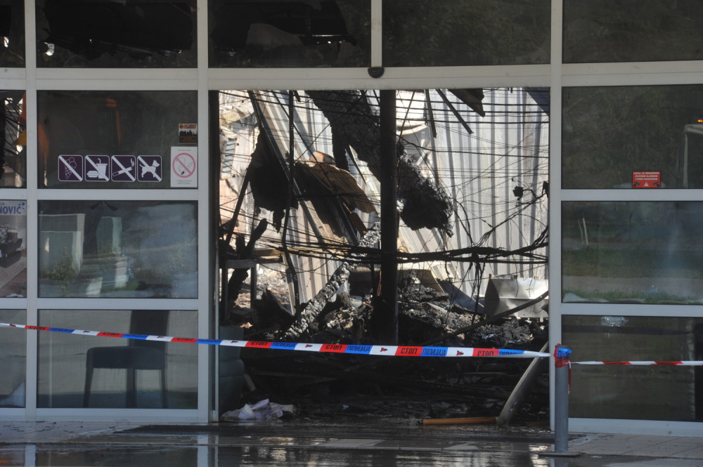 Devojka bila u automobilu kad je buknulo, a bomba je bila NAMENJENA NJEMU!