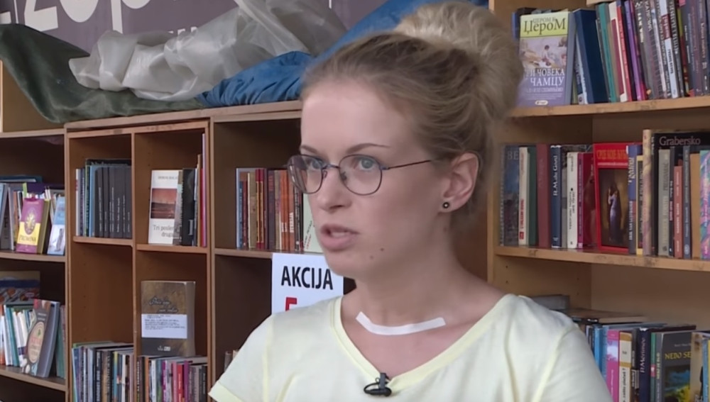 Bila je student generacije, a PRODAJE KNJIGE NA ULICI jer niko neće da je zaposli, OVO JE NJENA PRIČA!