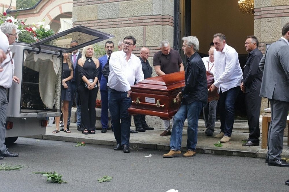 POTRESNO~Sin Petar ljubio krst i kovčeg Miše Ognjanovića, Sanja plakala i dozivala Mišu, pored odra bila i MAJKA LUKE BOJOVIĆA!