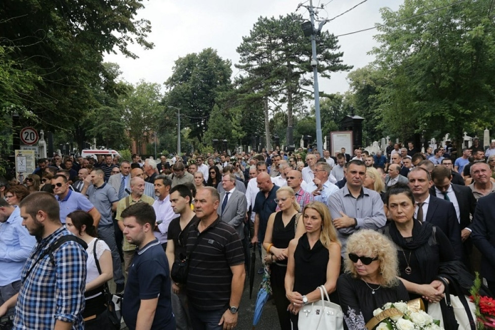Miša Ognjanović ispraćen uz potresne stihove OVE PESME, niko nije mogao da zadrži suze