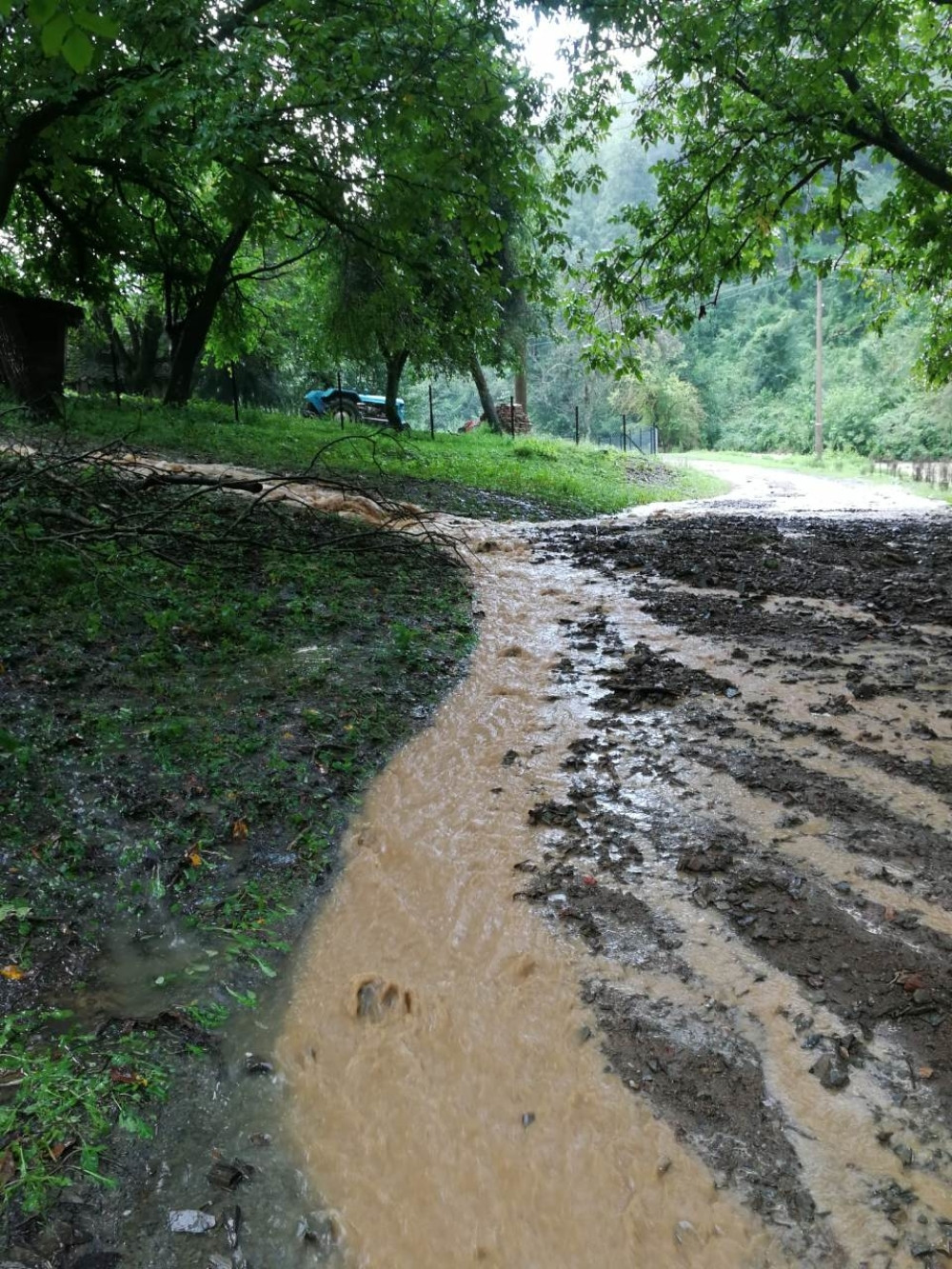 Proglašena vanredna situacija u Priboju, prekinut drumski saobraćaj na više putnih pravaca