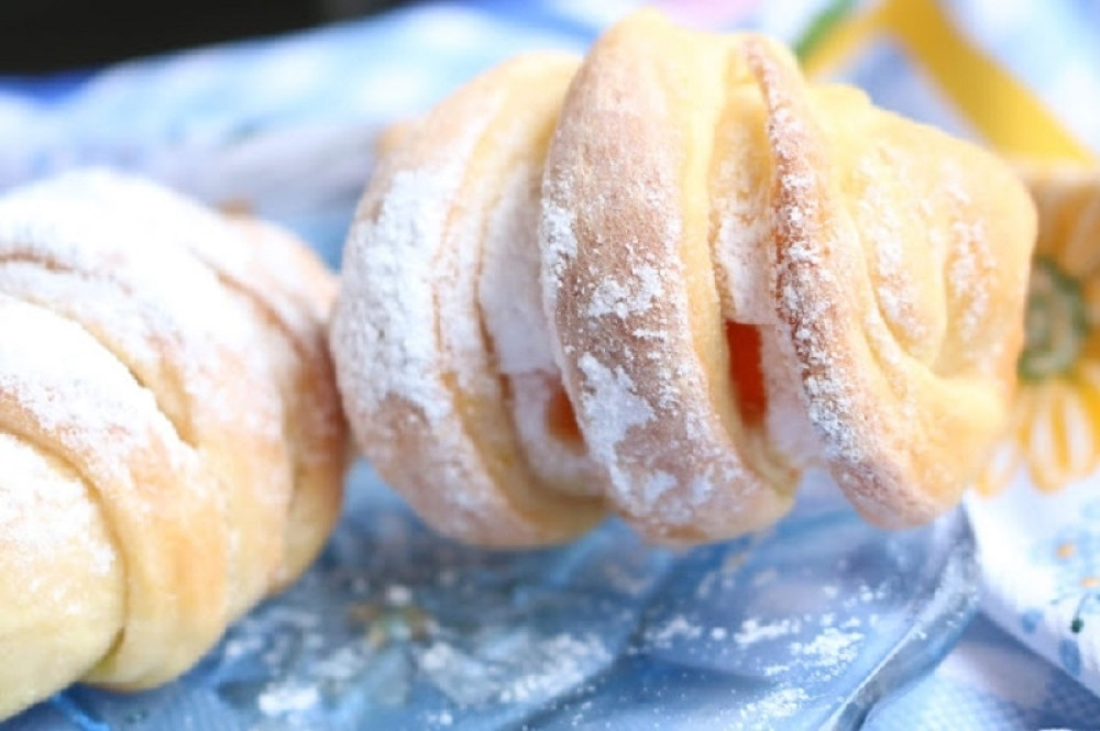 Sjajan recept! Napravite KIFLICE SA ŽELE BOMBONAMA! (VIDEO)