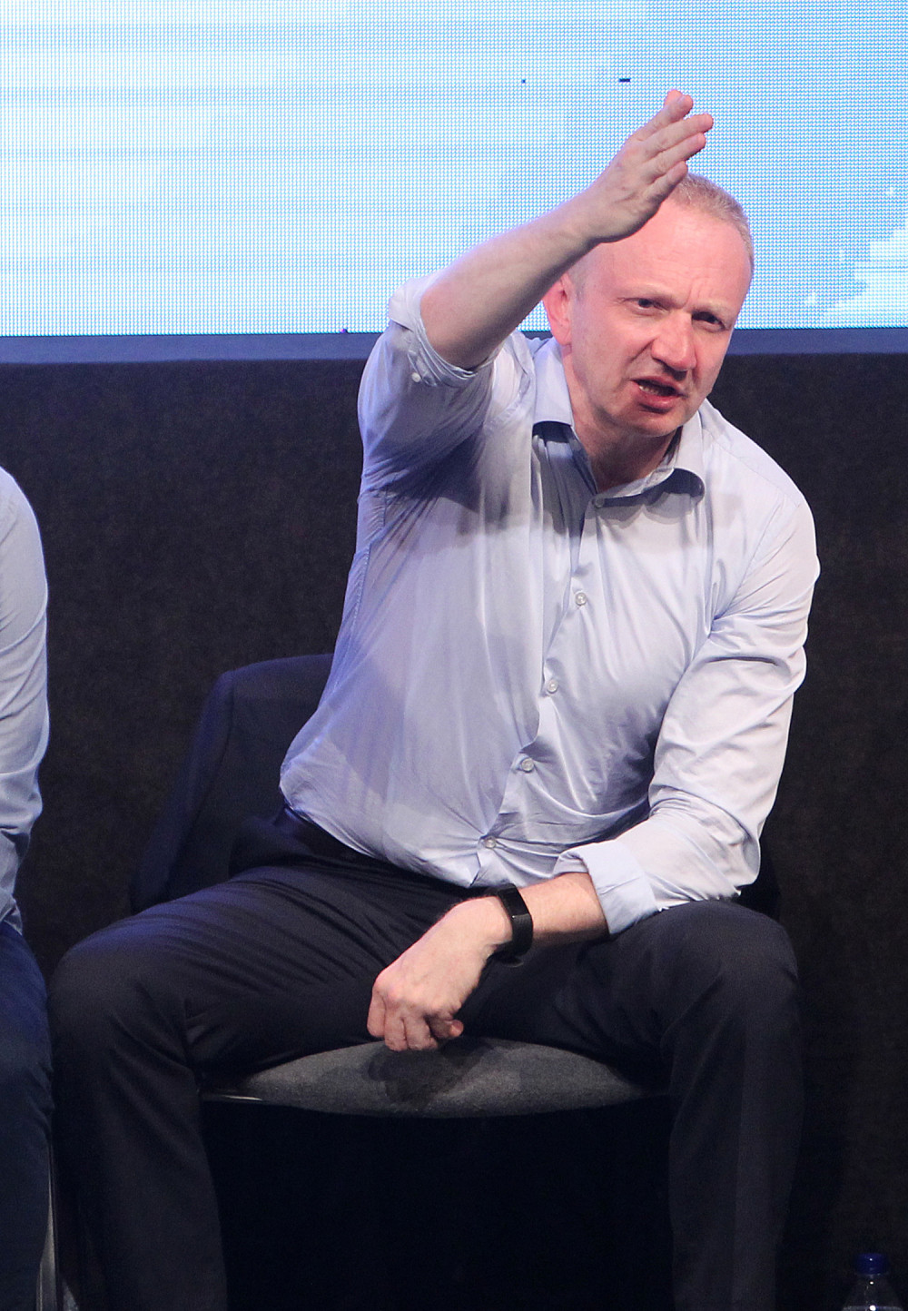 Đilas pomoću protesta uništava rivale!