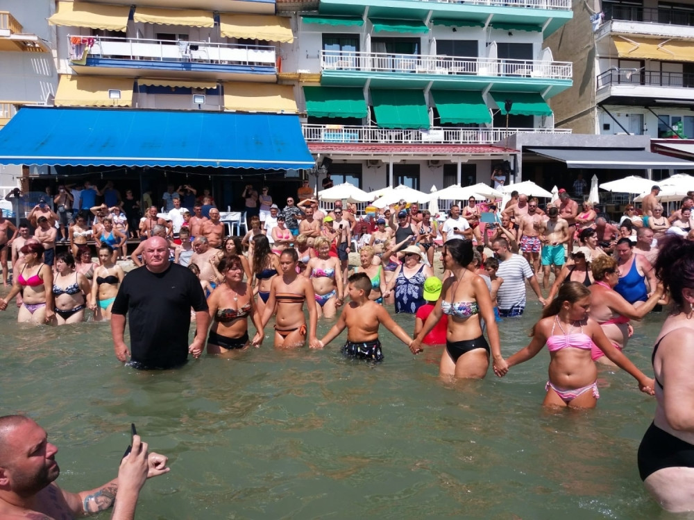 Palma raspalio kolce u moru! (VIDEO)