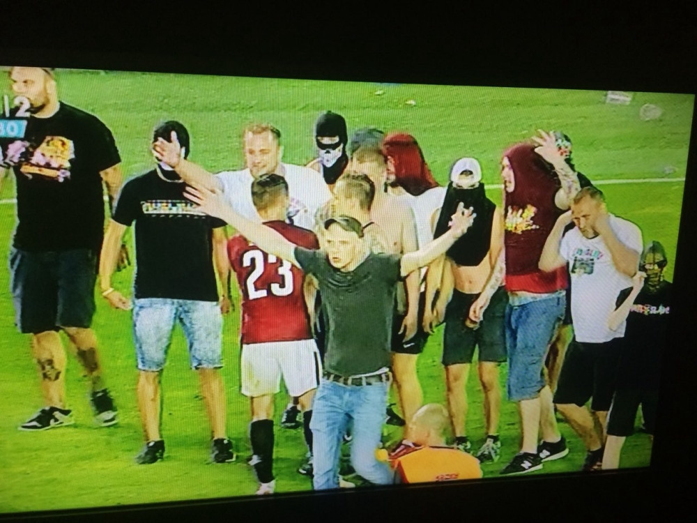 Ni upad HULIGANA NA TEREN nije sprečio Spartak da izbaci Spartu! (FOTO+VIDEO)