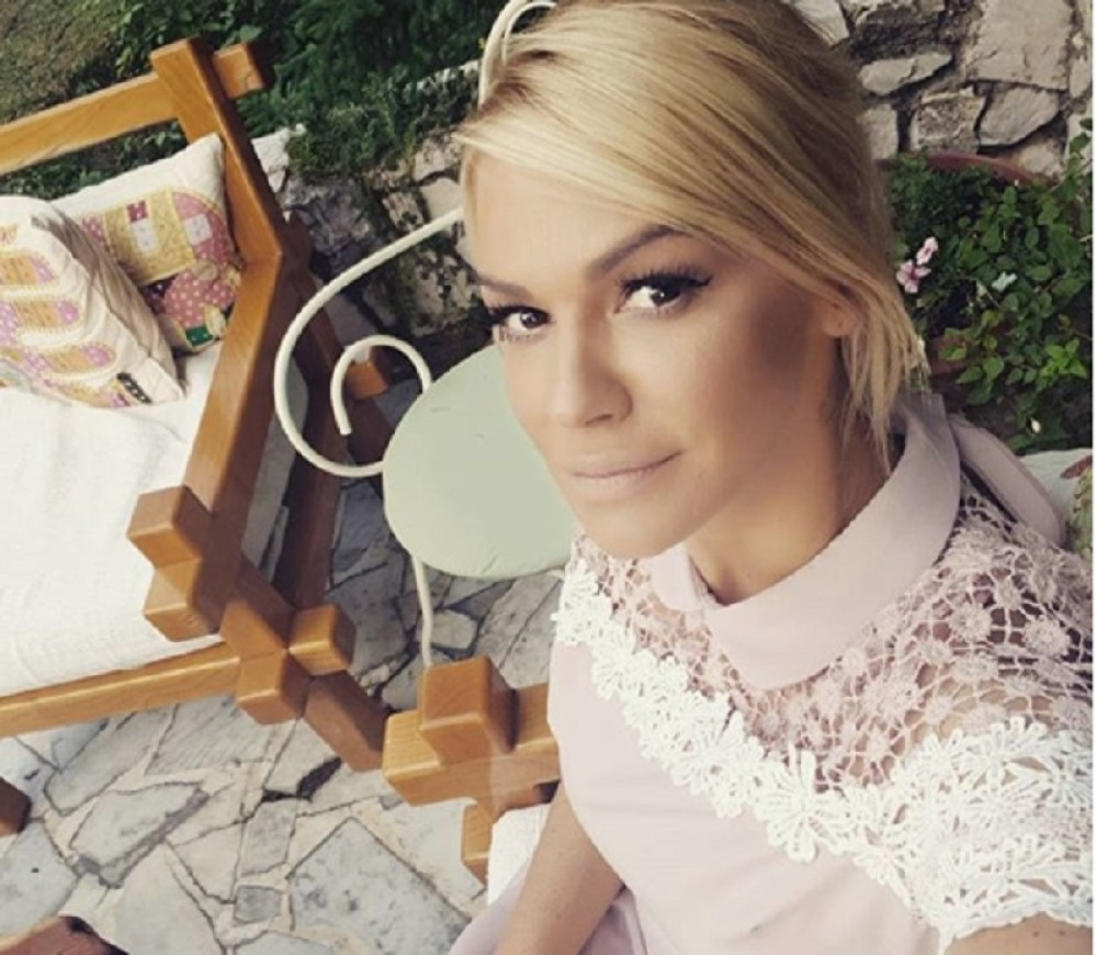 Pop zvezda Nataša Bekvalac otkriva kako provodi 1. maj sa ćerkama: "Sadim cveće, kuvam i kosim travu!"