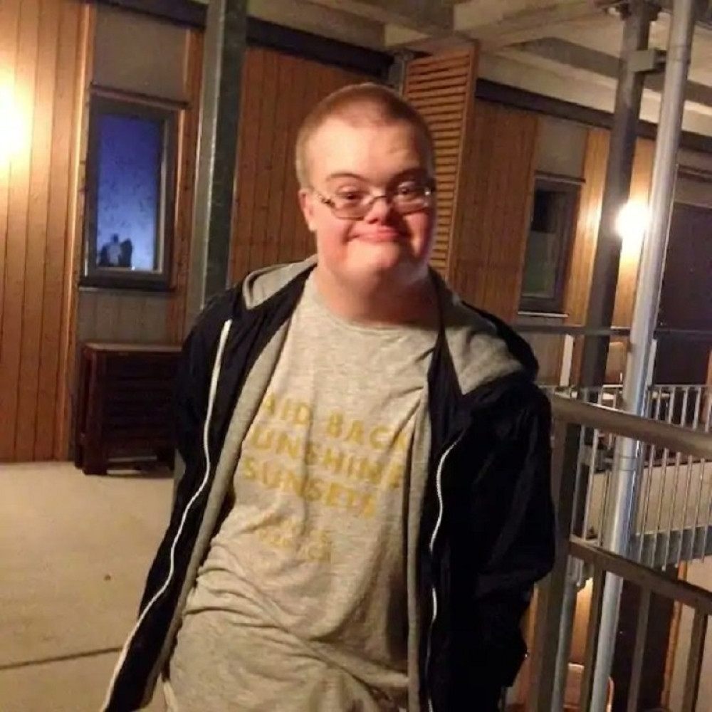 Policajci UBILI mladića sa Daunovim sindromom i to samo jer je u rukama držao jednu bizarnu stvar!