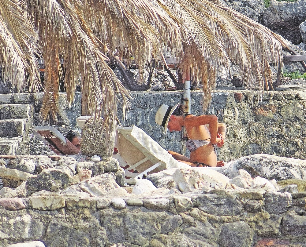 ŠOK FOTKE: Seksi Zone pustila stomak, u ovakvom izdanju je još niste videli!