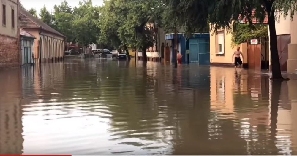 OPŠTI POTOP! Zrenjanin pogodilo ŽESTOKO NEVREME! (FOTO + VIDEO)