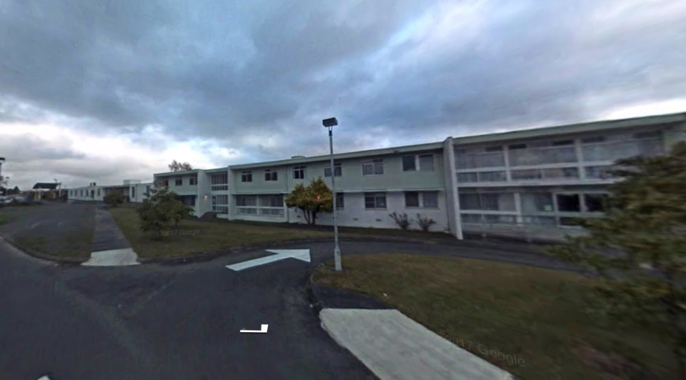 Nudi odličnu platu, tri meseca godišnjeg, slobodne vikende, ali postoji JEDNA CAKA!