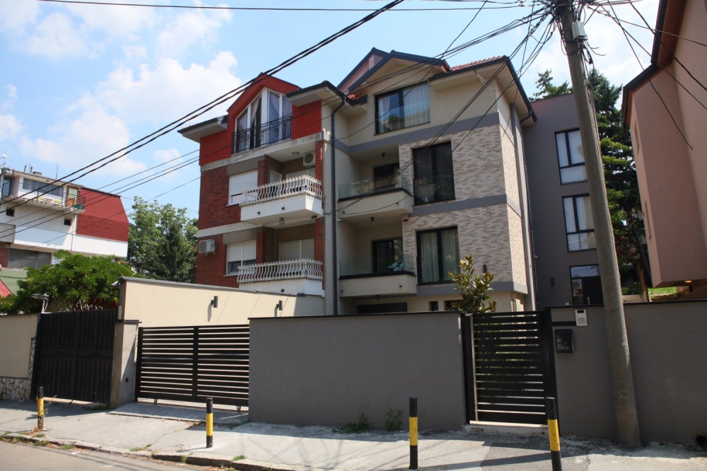 Bačena bomba na džip bivšeg KOŠARKAŠA PARTIZANA