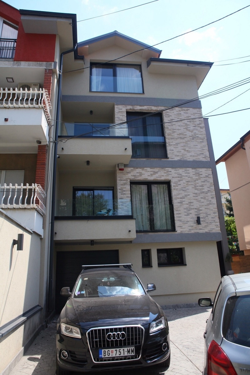 Ubice pogrešile, bomba bila namenjena pripadniku "Pink pantera"?