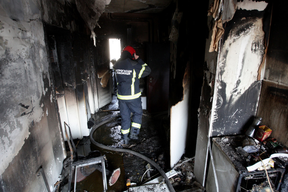 Vatra progutala ceo stan, jedino je slika OVOG SVECA OSTALA NETAKNUTA (FOTO)