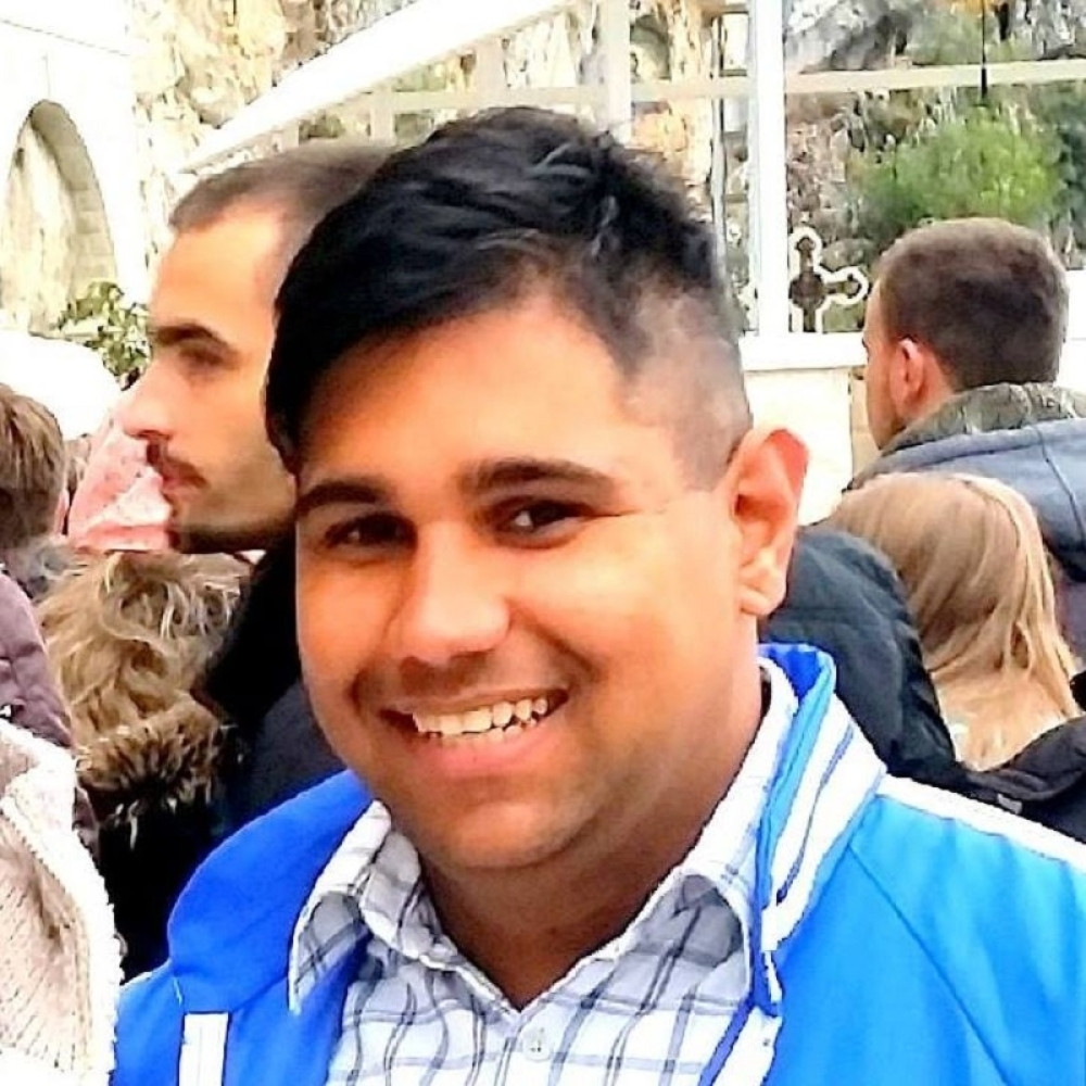 Ostao je bez roditelja, odrastao u domu, fakultet je završio u roku, ALI KAD JE POČEO DA TRAŽI POSAO....