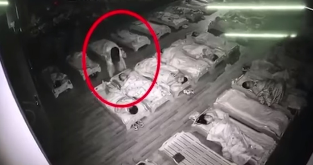 Vaspitačica šamarala i šutirala decu koja nisu htela da spavaju posle ručka