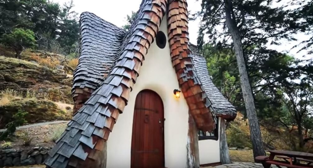 Sagradio je dom po uzoru na Diznijeve crtaće, nećete verovati šta je sve unutar ove kućice iz bajke!