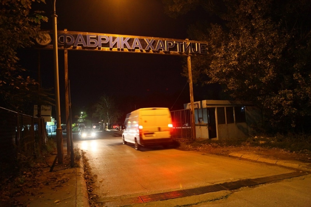 Ranjenu devojku vozikali po gradu, pa je bacili na ulicu! Ušla je u autobus, putnici su bili preneraženi