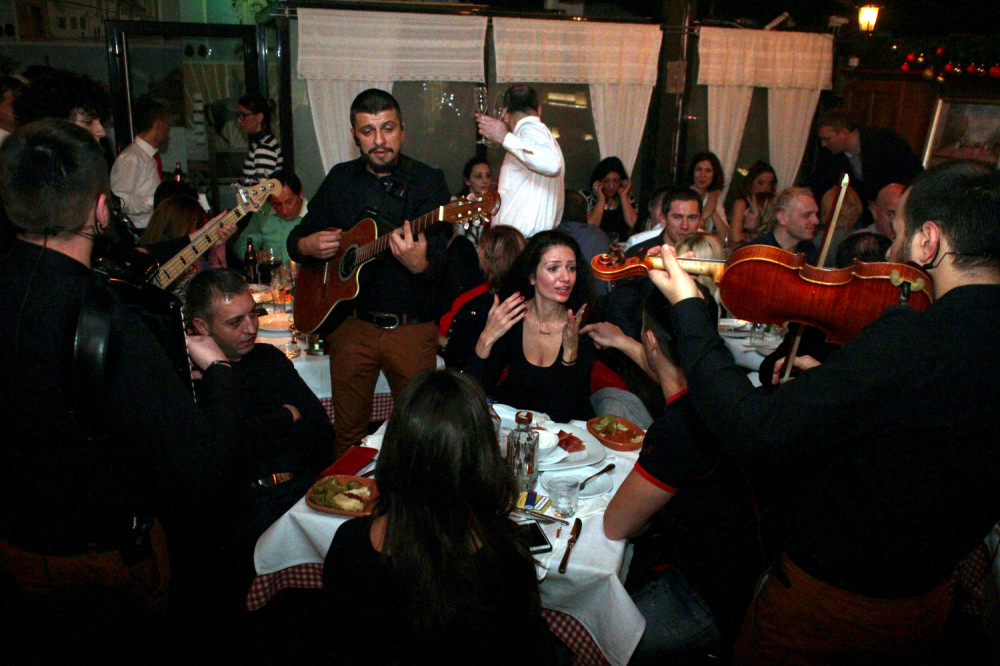 Dok mnogi uživaju oni rade, a zato su im sada džepovi ZNATNO OTEŽALI!