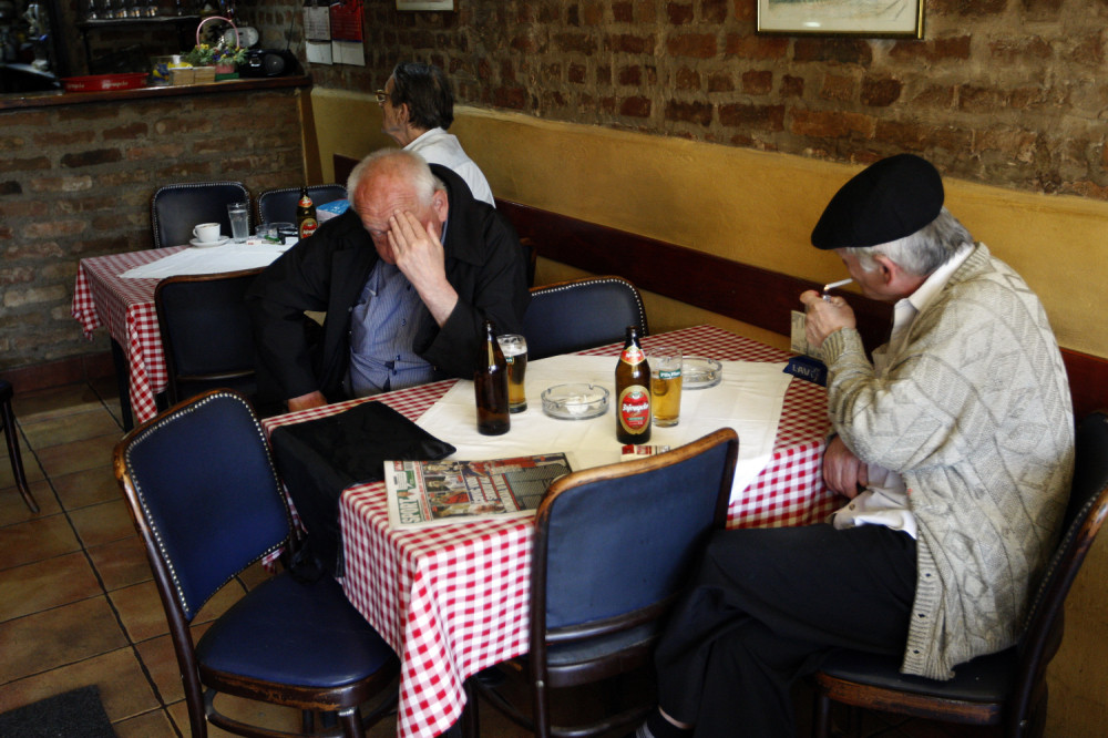 Jedan mahao polnim organom, kasnije se potukli, a onda je došla ona i nastao je skandal!