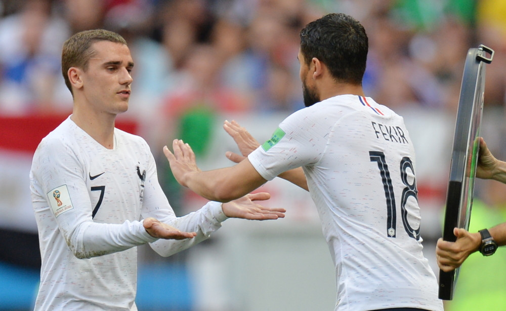 Francuz se opasno lomi, zemljaci mu pomažu da prelomi