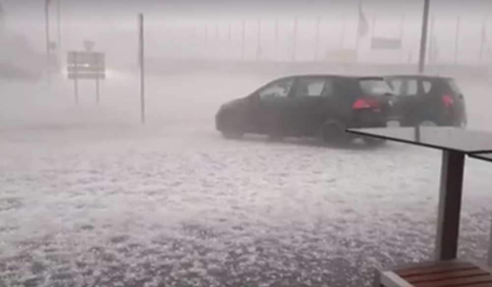 Kiša, grmljavina i snažan grad uništilo selo kod Prijepolja!