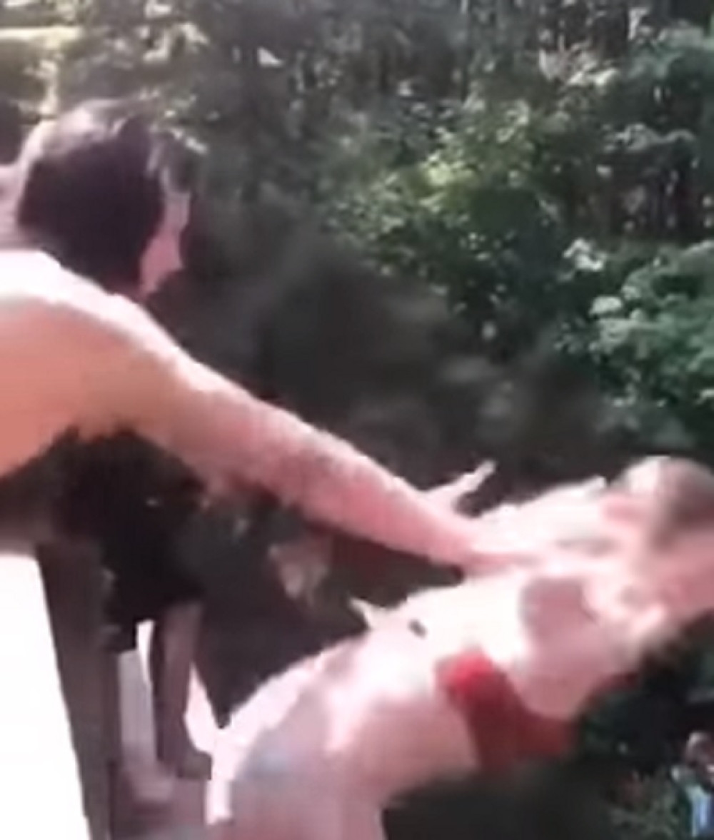 Devojčica gurnula drugaricu sa mosta, kad vidite sa koje visine i šta se kasnije dogodilo, NEOPISIVA JEZA PROSTRUJAĆE KROZ VAŠE TELO