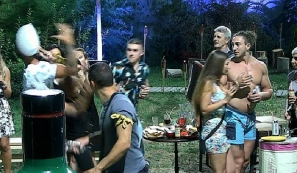 VODITELJ POVREĐEN U TOKU EMISIJE! Haos u rijalitiju!