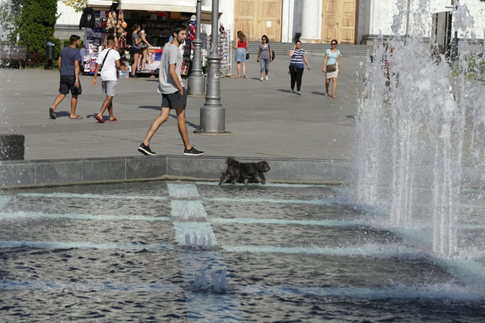 35, 35, 36, 35... Tropske temperature, noći na 25-26 stepeni, narandžasti meteo alarm: Ne izlazite bez preke potrebe!