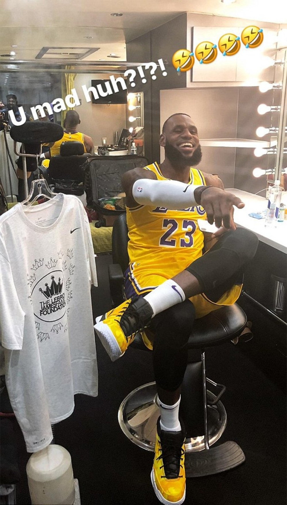 MOĆAN TIM SE STVARA OKO LEBRONA Lejkersi žele zvezdu aktuelnog šampiona!