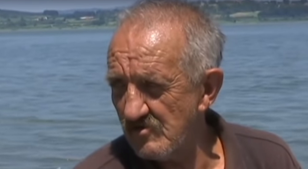 Ljubiša pecao na deverike, a onda se za udicu uhvatio som, DVA SATA KASNIJE IZ VODE JE IZVUKAO OVO ČUDOVIŠTE! (FOTO)