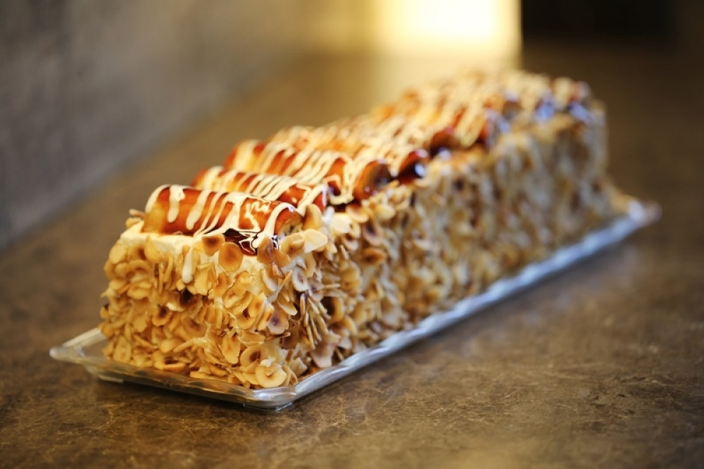 "RUSKI MEDOVIK" JE KOLAČ NAD KOLAČIMA: Nema lepše i jeftinije poslastice! Obožavaćete je!