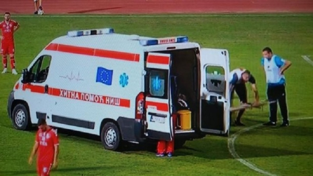 Dvoje povređeno u sudaru autobusa i automobila