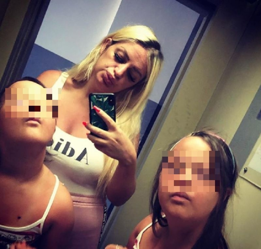 RODILA BLIZNAKINJE SA DAUNOVIM SINDROMOM, ponovo je trudna, a evo kako su njene ćerke odreagovale na to