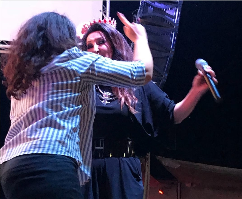 DRAGANA MIRKOVIĆ NASTUPALA BOLESNA: A ono što su joj fanovi priredili, ostavilo ju je bez reči!