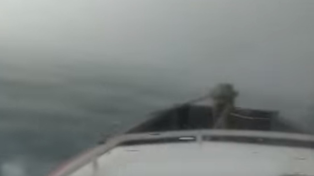 ŽESTOKO NEVREME pogodilo Bar, iz mora izvlačili LJUDE!