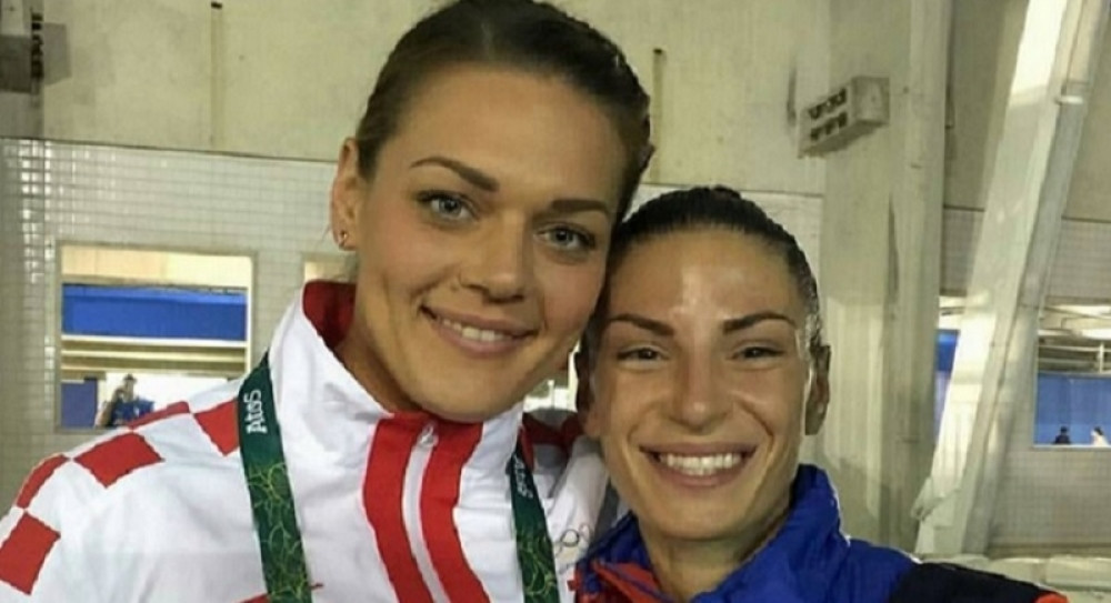 Srpska i hrvatska atletičarka zagrljene poručuju: VOLIMO SE, pa šta? (FOTO)