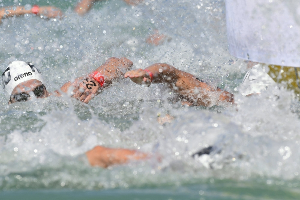 "Turisti nisu mogli da veruju šta se dešava!" Srbi plivali za Časni krst u Nici, i hladna voda im nije smetala!