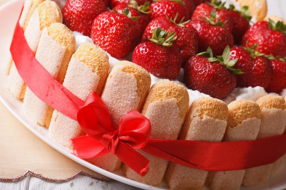 VOĆNA TORTA KOJA SE NE PEČE Letnja čarolija koja svima uspeva, a ukus je nezaboravan! (RECEPT)