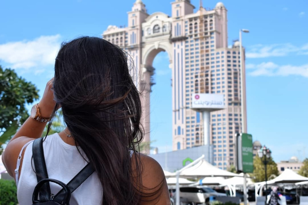 Ona je stjuardesa koja je nevina proslavila 36. rođendan, a sad je dobila ponudu o kojoj mnoge maštaju!