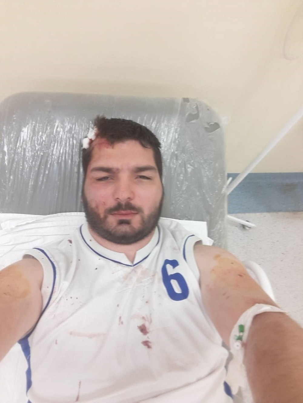 Dušan šalje selfije iz bolnice, u njegovu priču SUMNJA CELA SRBIJA! (FOTO)
