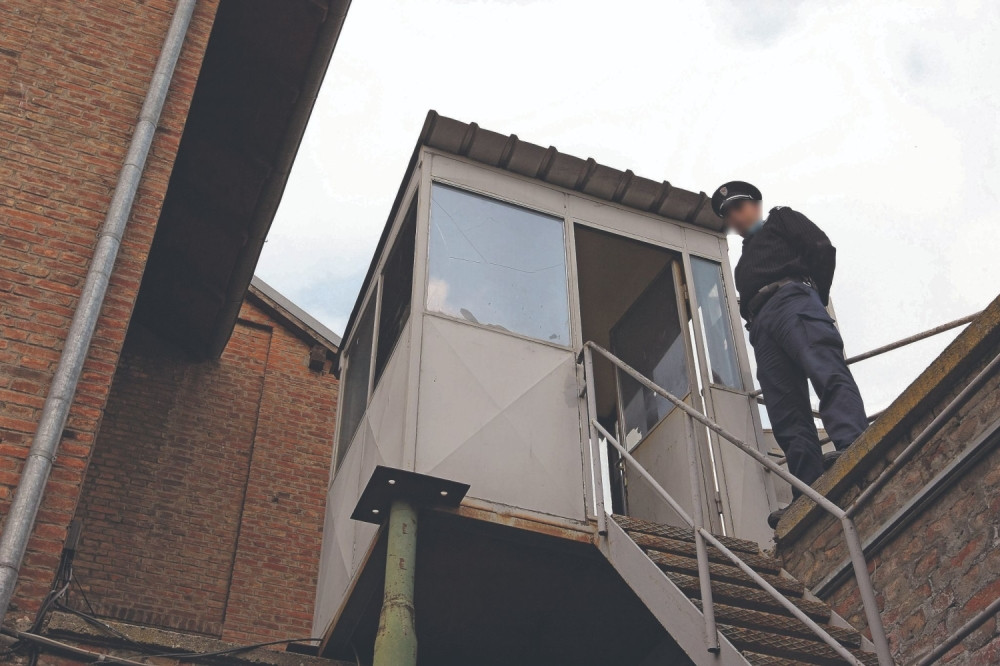 Cimer je rekao da su doveli Cecu, popeo sam se na prozor i dreknuo: "Svetlana, je*em ti mater, javi se!"