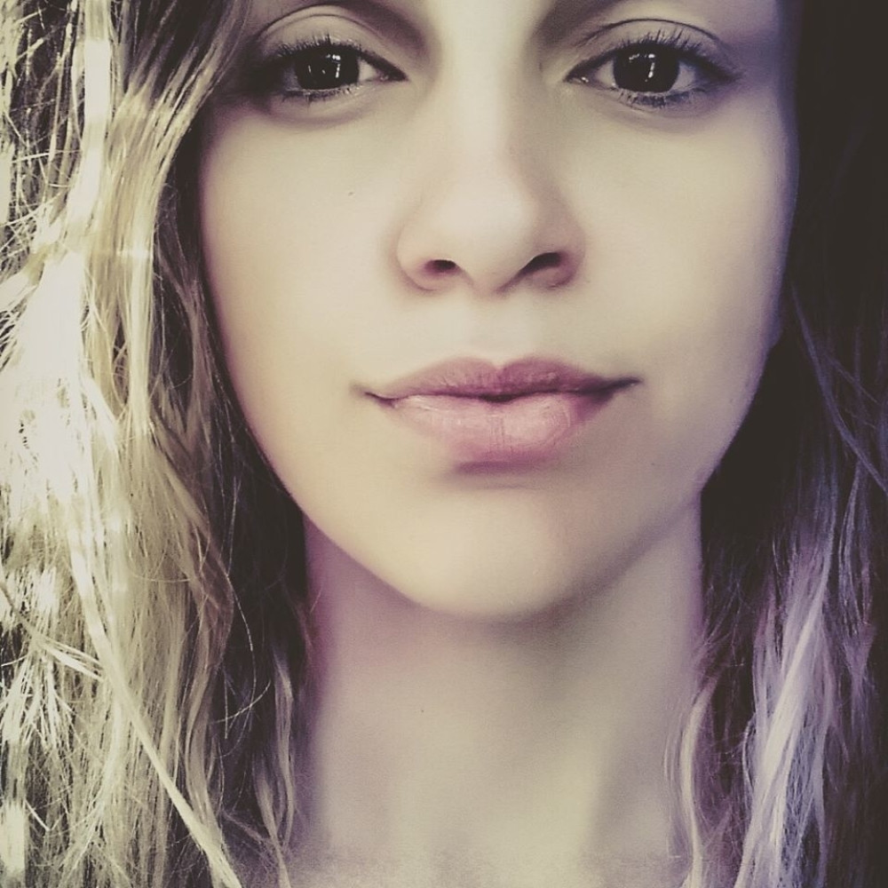 "Teško je brate, iz dana u dan. Postala sam majka, a ti me nisi zagrlio..."