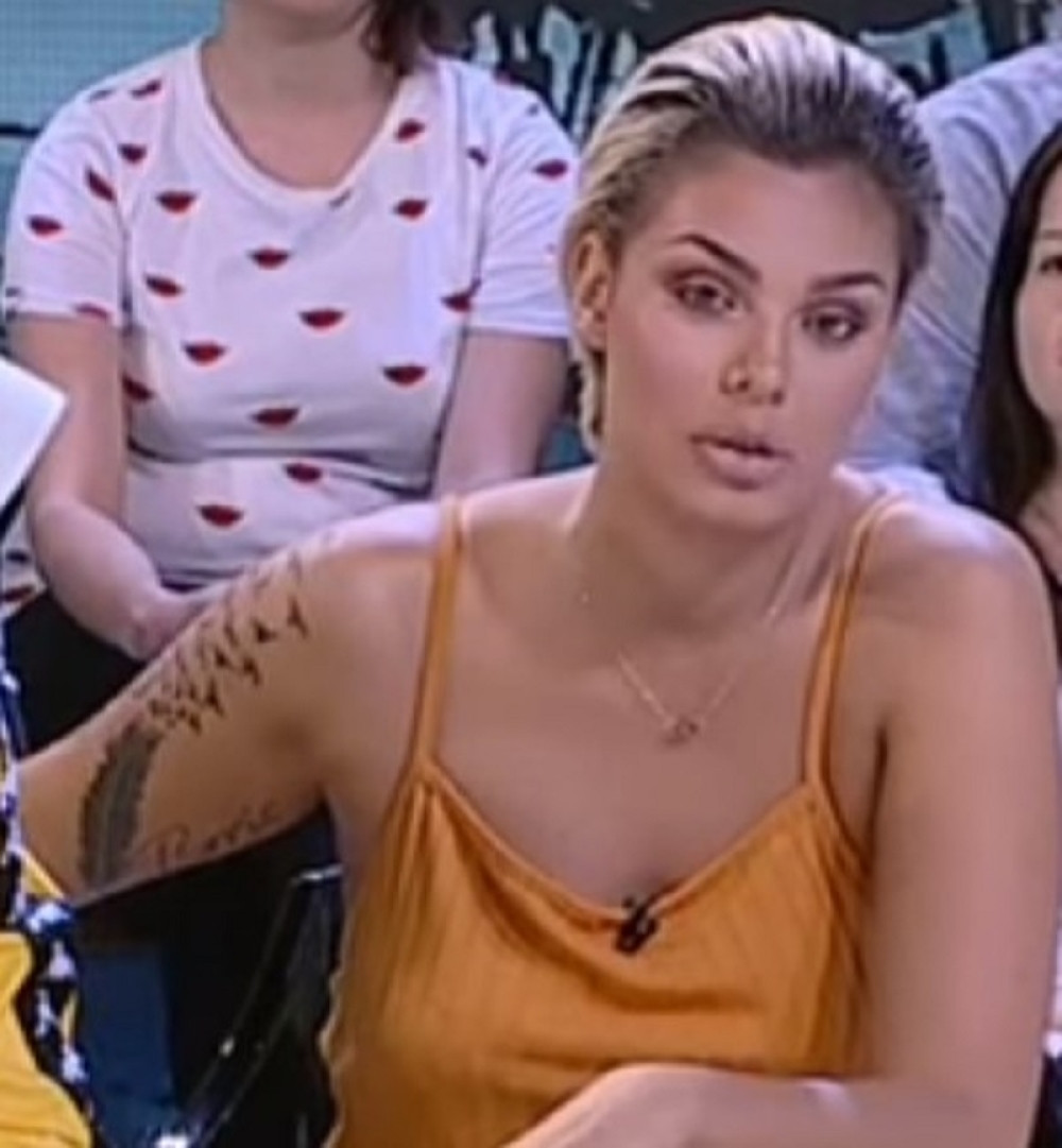 Komšije progovorile: Imala je SE*S sa susedom sa 11 godina, nije čudno što se prostituisala!